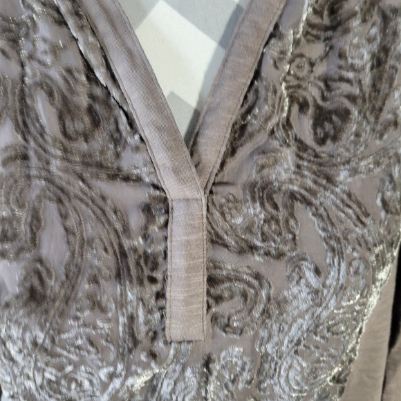 Chicos Brown Henley T 3/4 Sleeve Crushed Velour Chest + Sequin Shoulders Size 1 - Picture 2 of 13